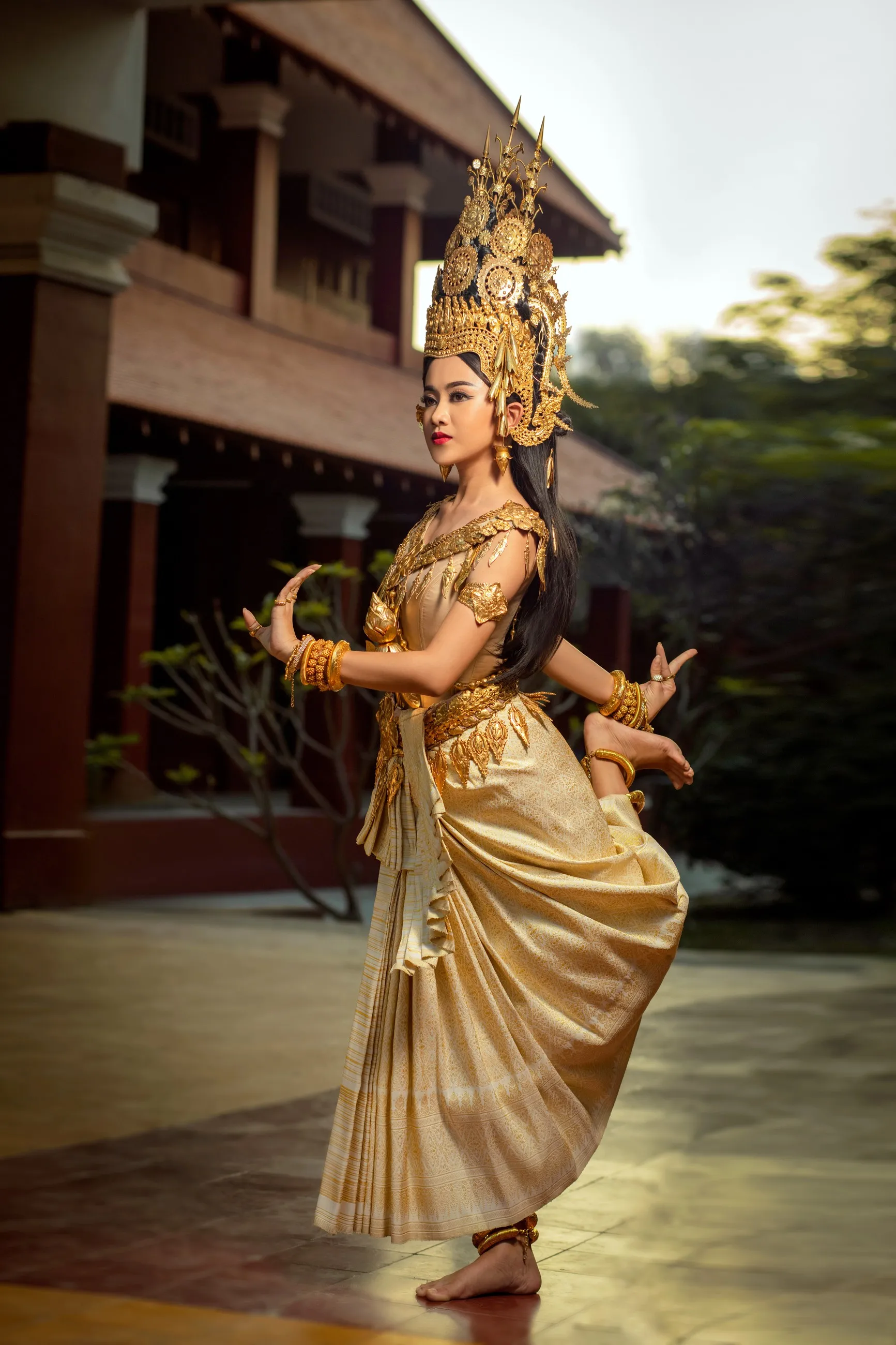 Serei Van Kosaun in Apsara costume at dusk